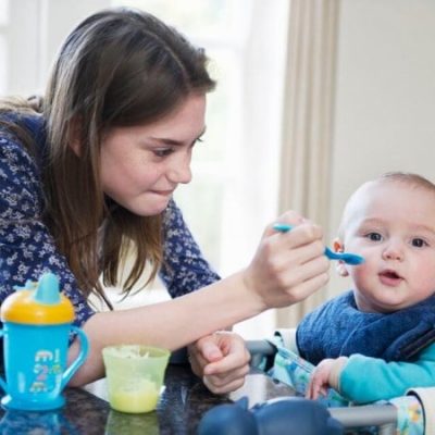 babysitter avec bébé