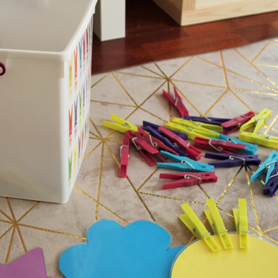 épingles à linge jeu de couleurs avec épingles à linge